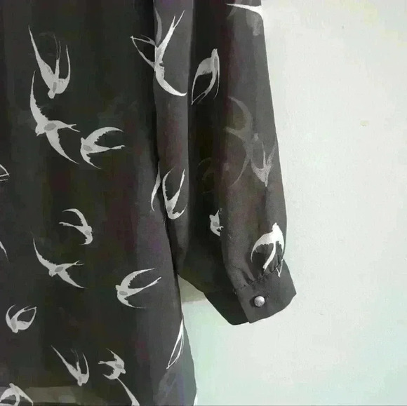 BANANA REPUBLIC | Women's Gray/White Swallow Print 3/4 Length Sleeved Bl… - Picture 5 of 6